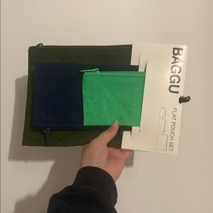 BNWT baggu flat pouch set in the colour marine